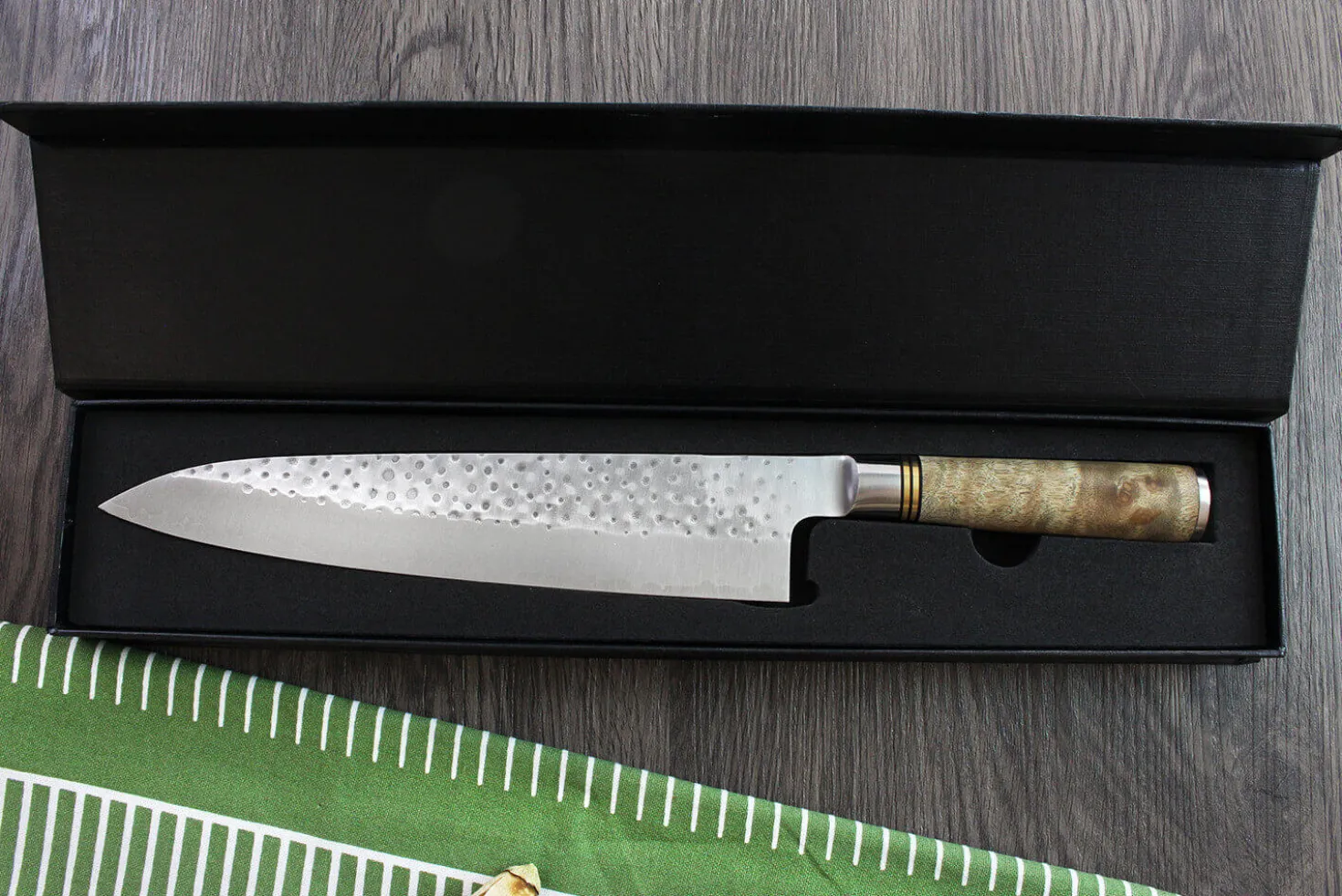 Couteau de chef japonais artisanal forgé Takeshi Saji R2 Tsuchime 24cm
