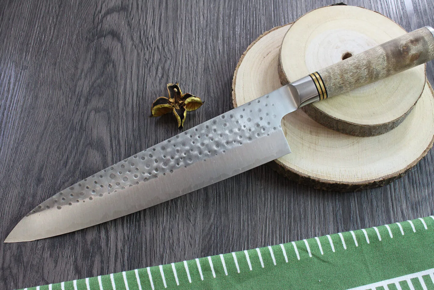Couteau de chef japonais artisanal forgé Takeshi Saji R2 Tsuchime 24cm