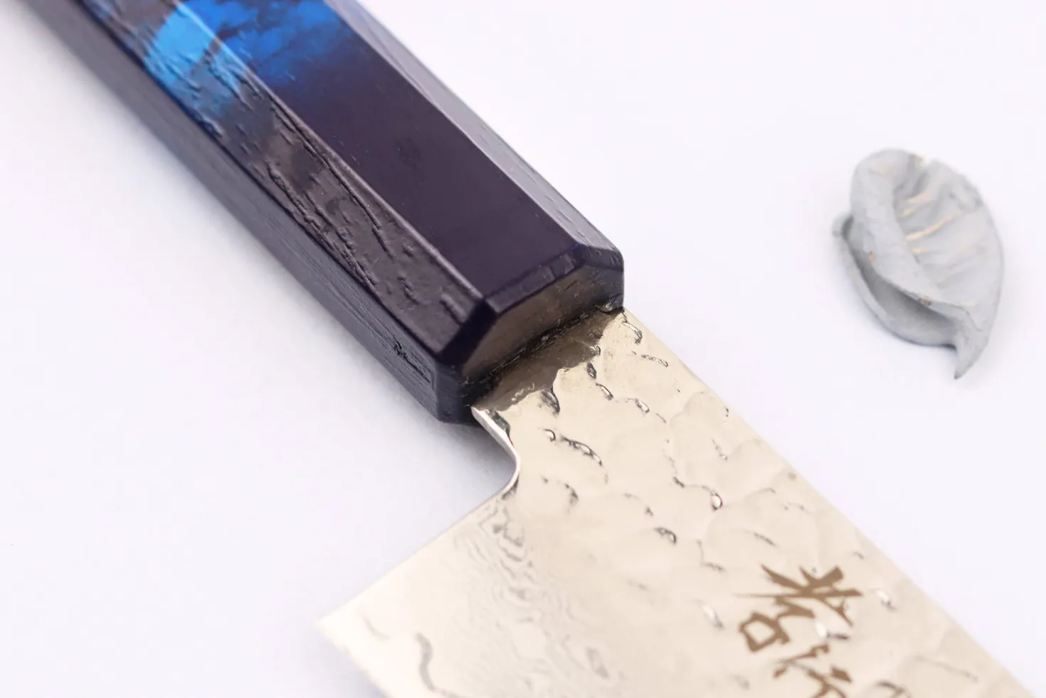 Couteau de chef japonais 21cm Sakai Takayuki Nanairo Blue Damas VG10
