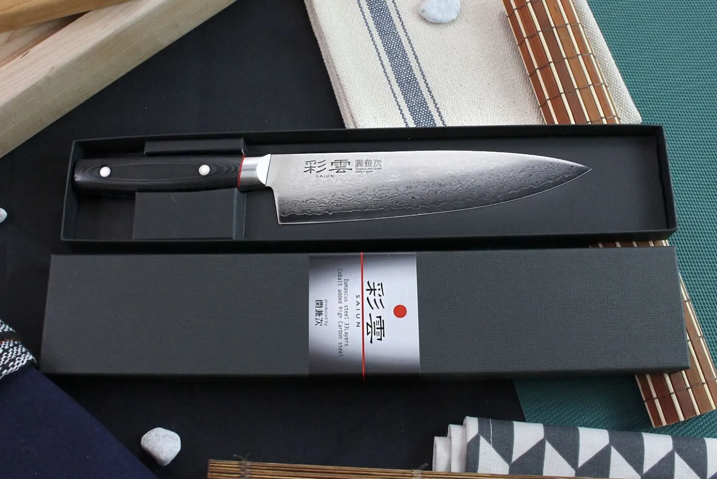 Couteau de chef japonais Kanetsugu Saiun 20cm damas 65 couches