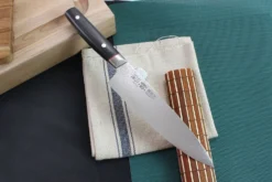 Couteau de chef japonais Kanetsugu Saiun 20cm damas 65 couches