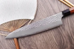 Couteau de chef japonais Kanetsugu Heptagon Uto martelé 20cm