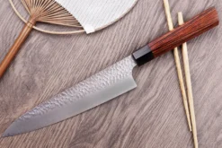 Couteau de chef japonais Kanetsugu Heptagon Uto martelé 20cm