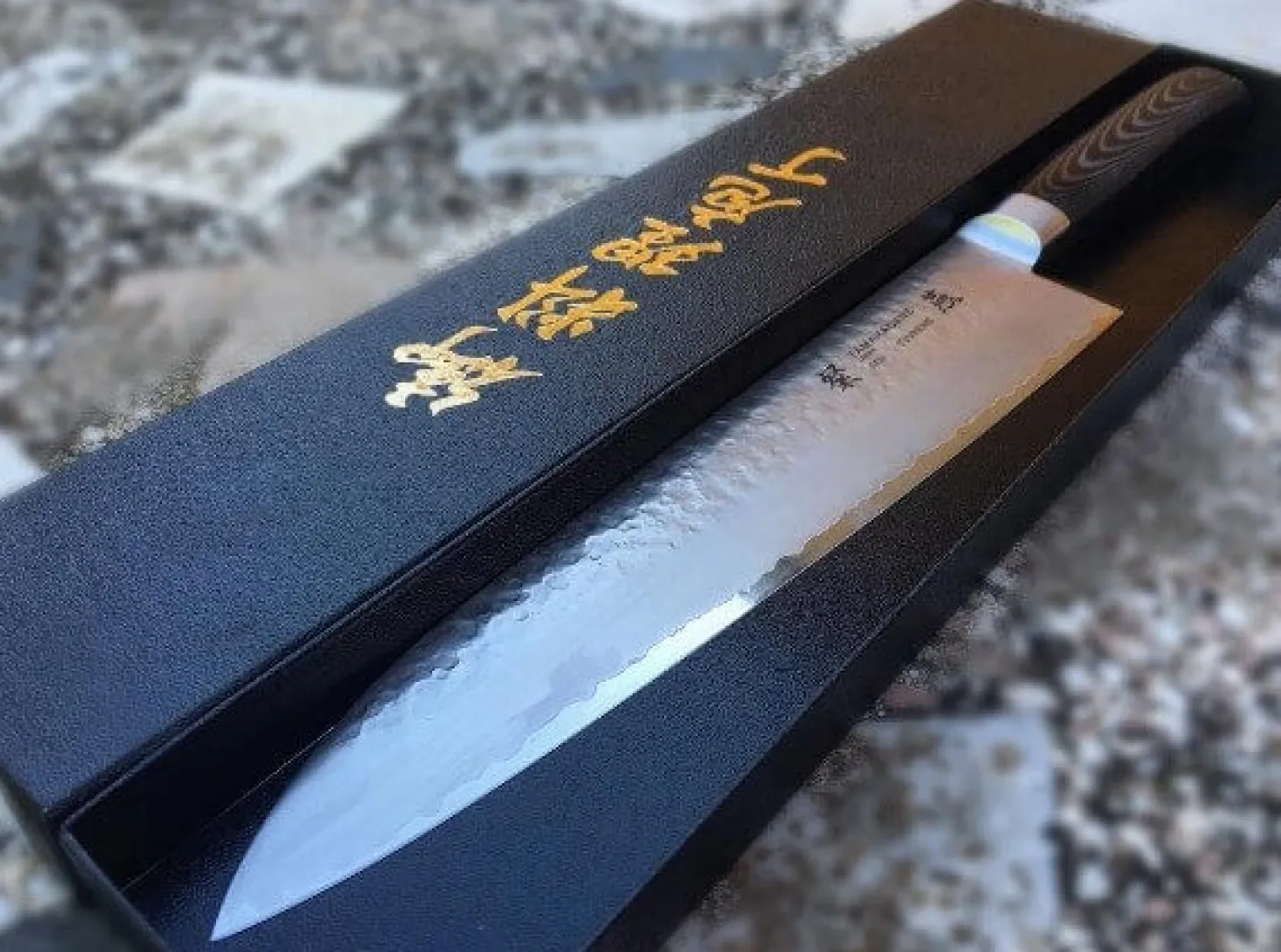 Couteau de chef japonais Tamahagane Tsubame lame martelée 18cm acier VG5