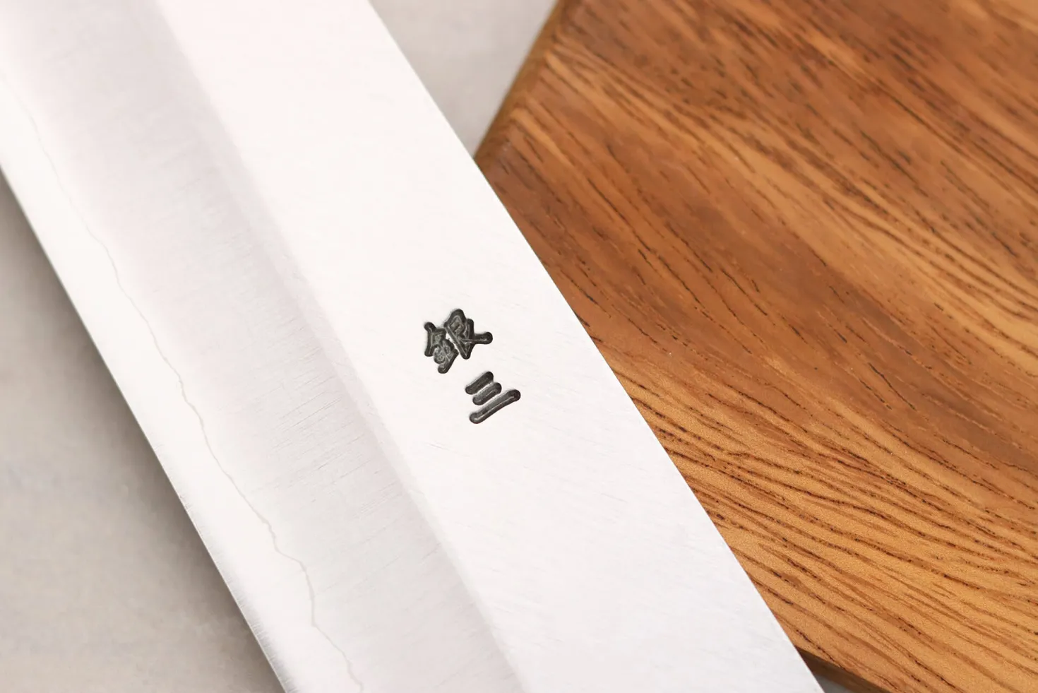Couteau de chef kiritsuke 21cm japonais artisanal Momotaro Ginsan manche en magnolia