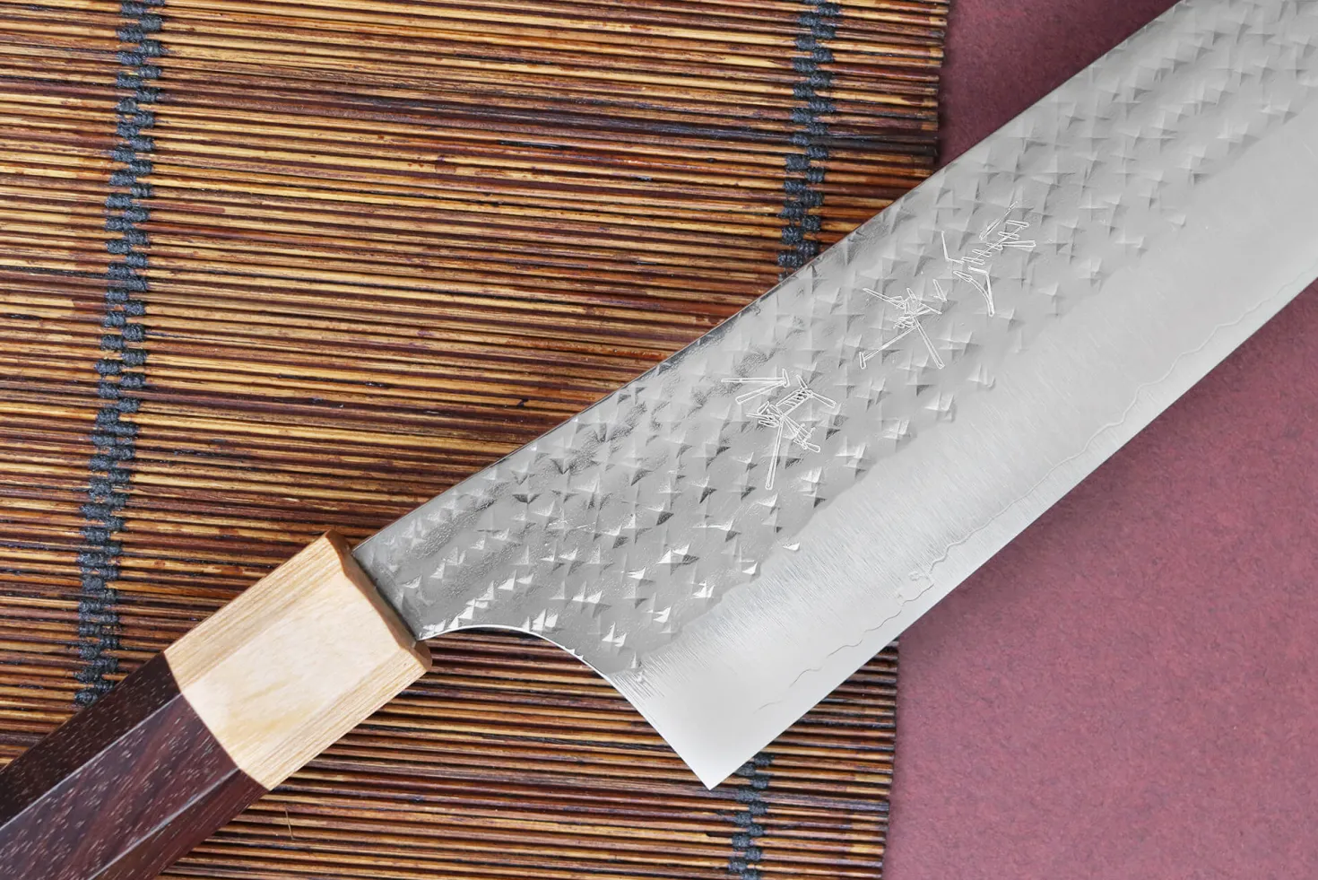 Couteau de chef kiritsuke japonais artisanal martelé Yu Kurosaki senko 24cm acier SG2