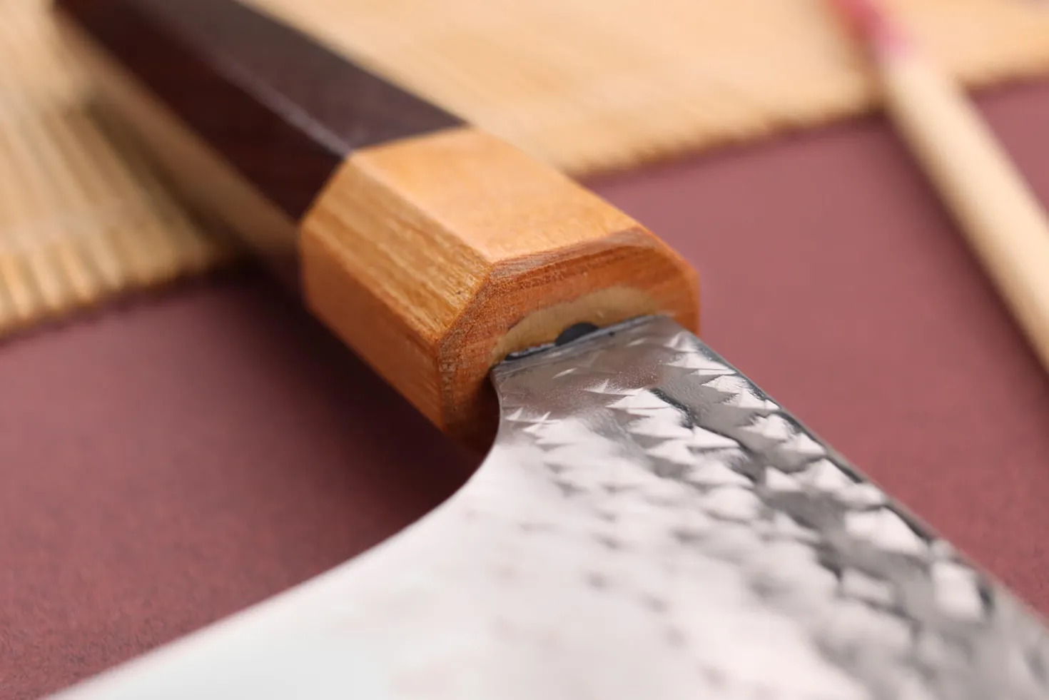 Couteau de chef kiritsuke japonais artisanal martelé Yu Kurosaki senko 24cm acier SG2