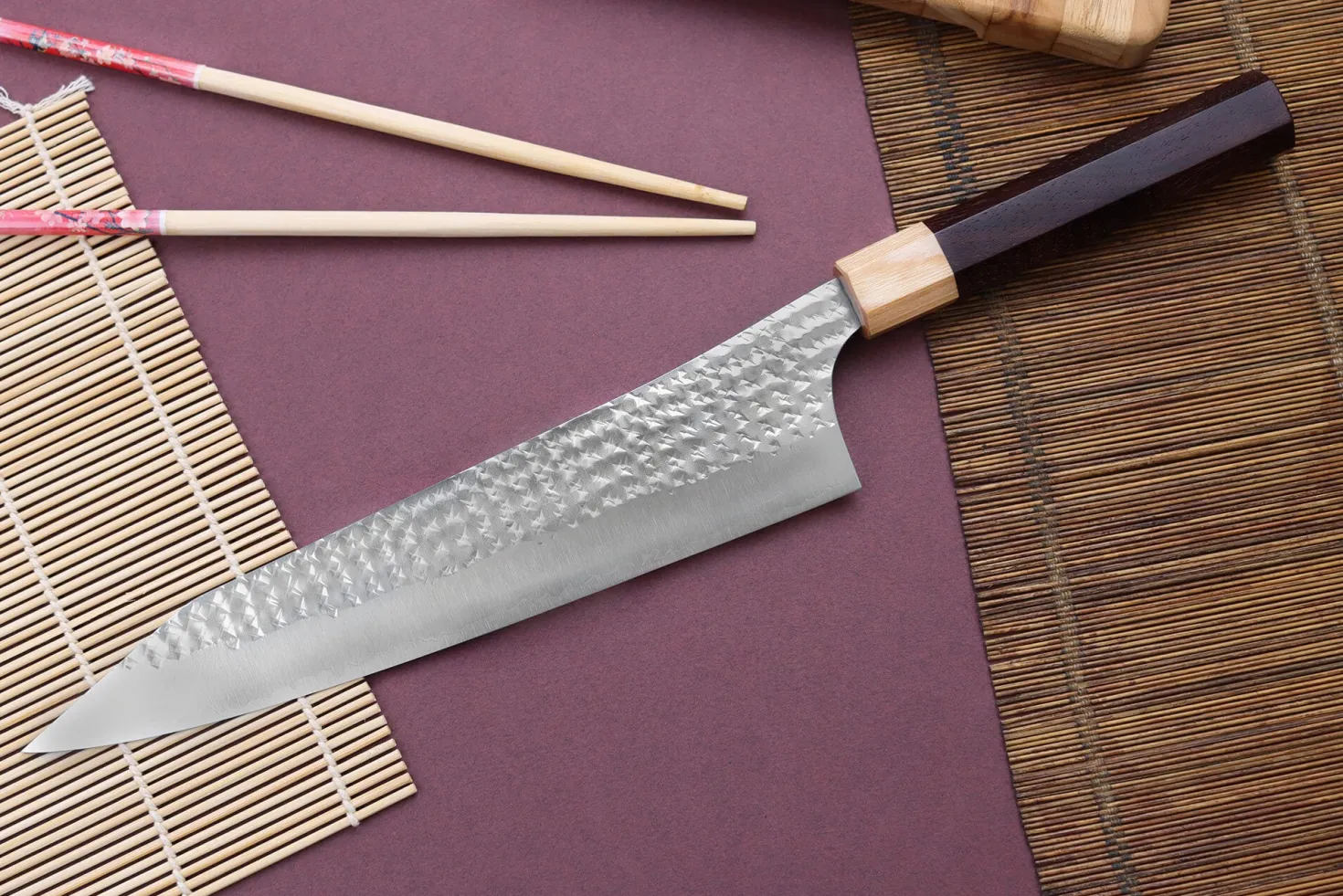 Couteau de chef kiritsuke japonais artisanal martelé Yu Kurosaki senko 24cm acier SG2