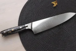 Couteau de chef Wusaki Sakin Damas 10Cr 20cm manche en fibre de carbone et feuille d'or