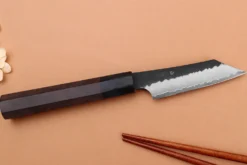 Couteau d'office 9,5cm japonais artisanal Nigara Hamono Black Tsuchime SG2 manche en noyer