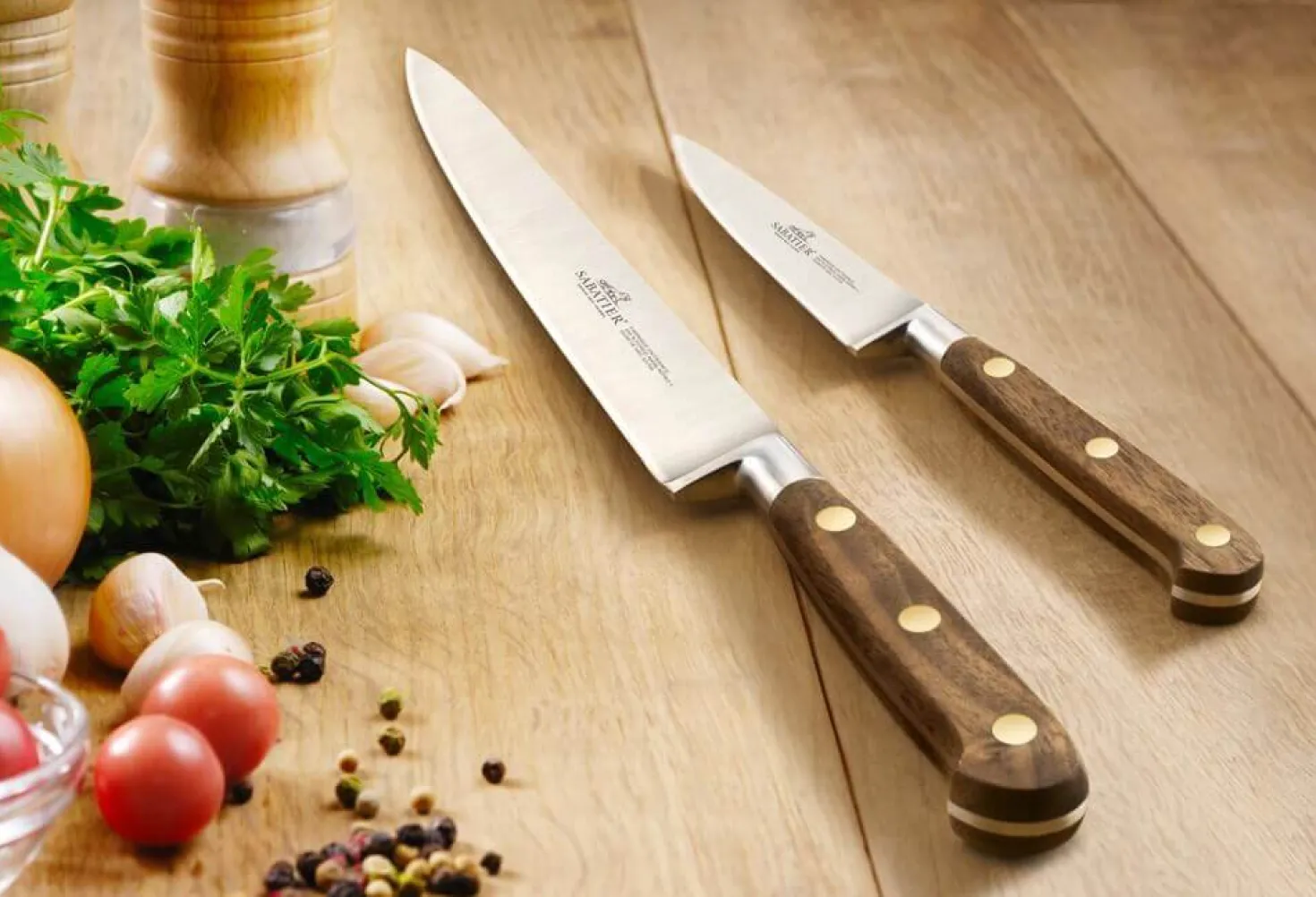 Couteau filet de sole forgé Sabatier Perigord flexible 20cm manche en noyer