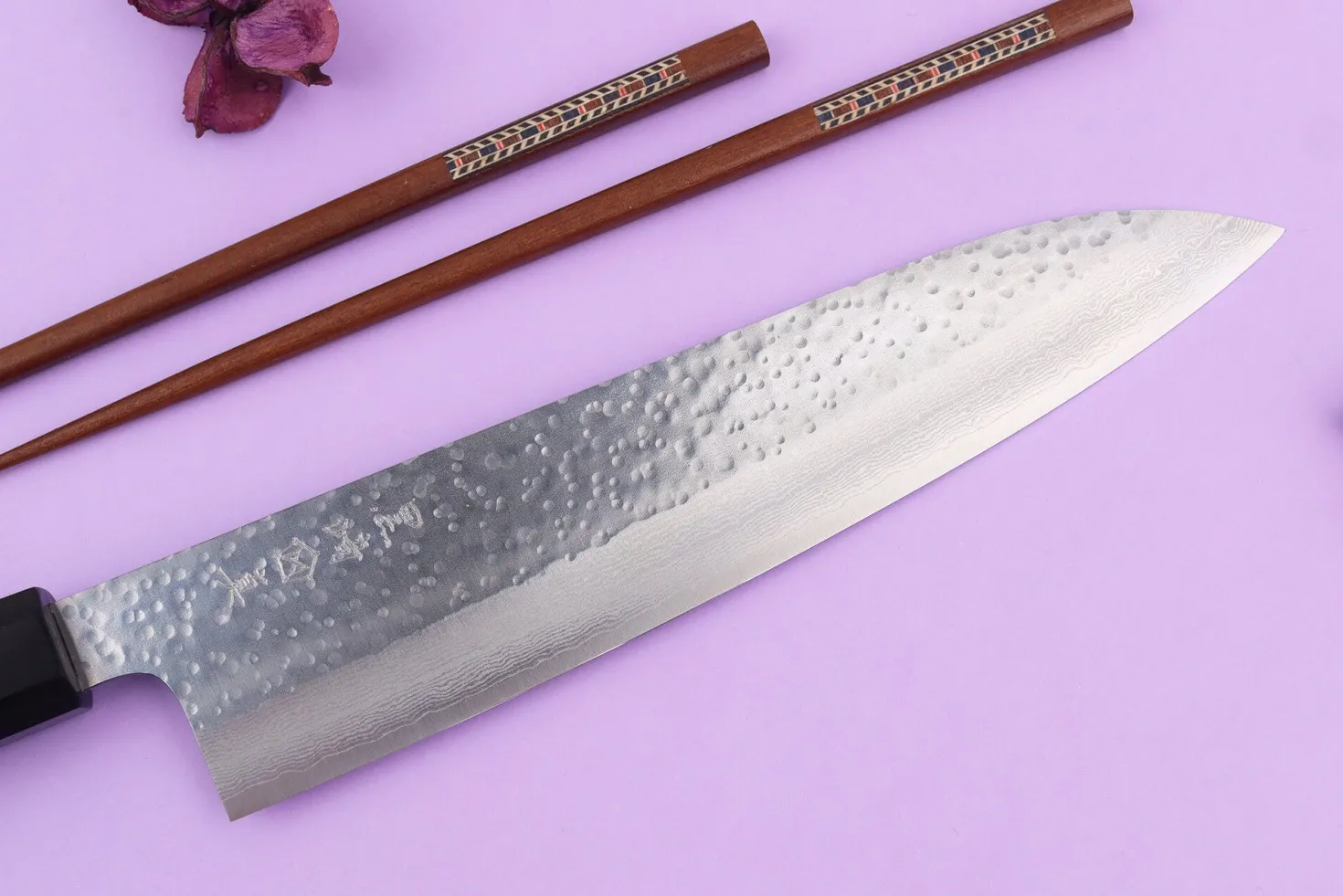 Couteau gyuto 21cm japonais artisanal Makoto Kurosaki VG7 Damas martelé