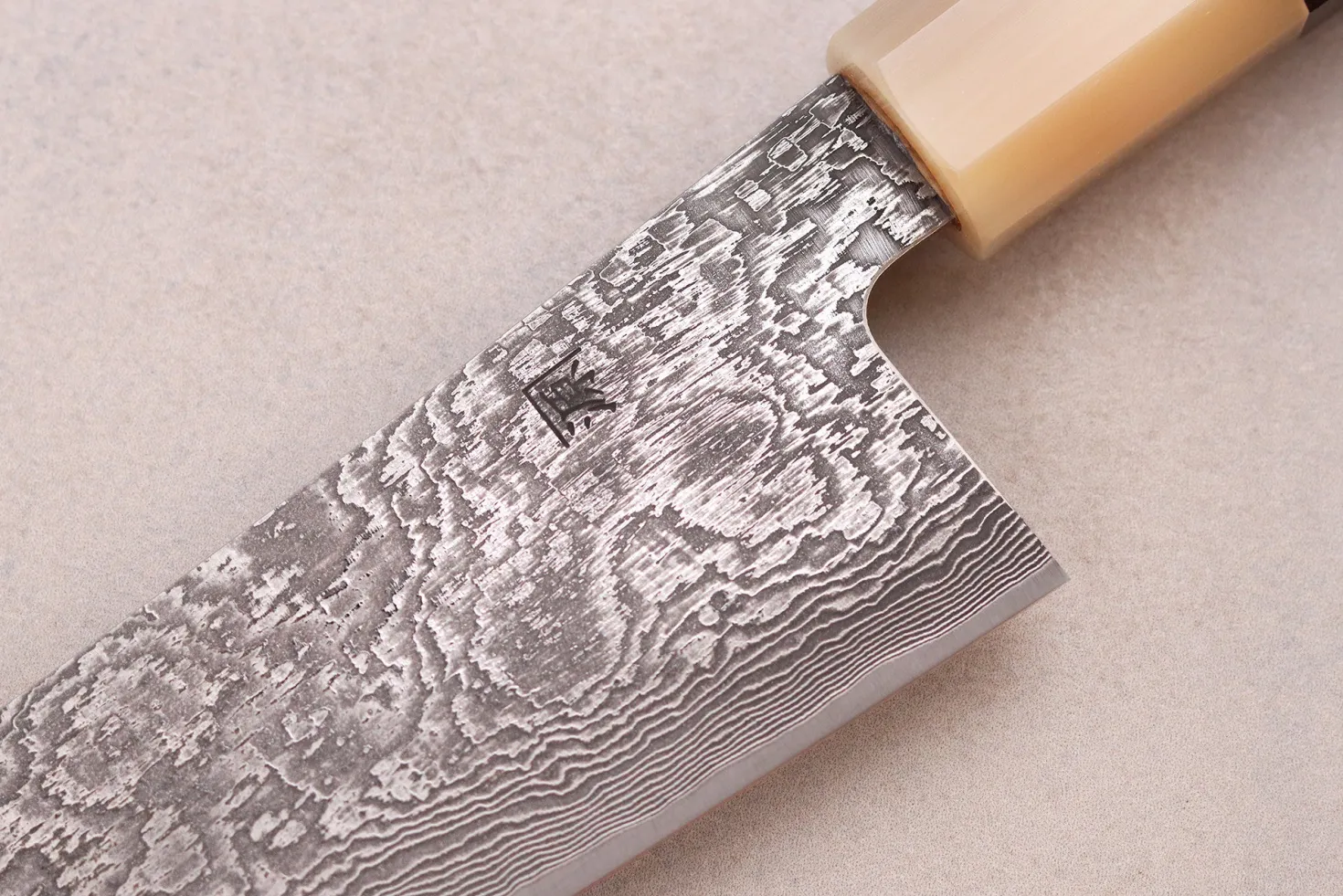 Couteau gyuto 18cm japonais artisanal Tanaka Shigeki SG2 Kurozome Damas ébène