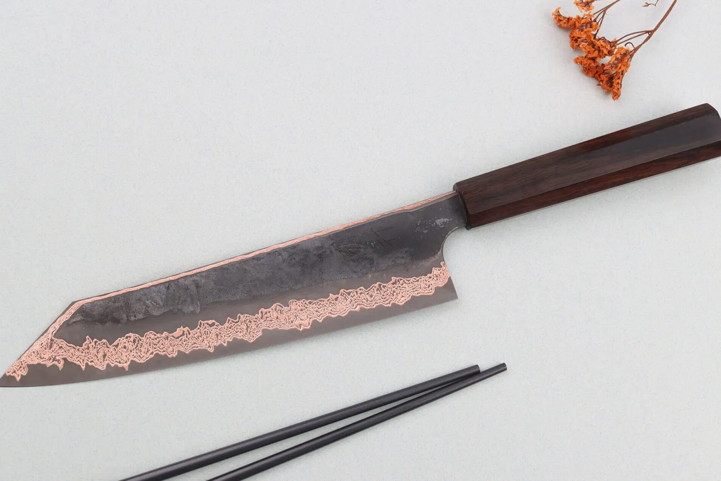 Couteau kiritsuke 24cm japonais artisanal Hatsukokoro Yorokobi Kurouchi Damas