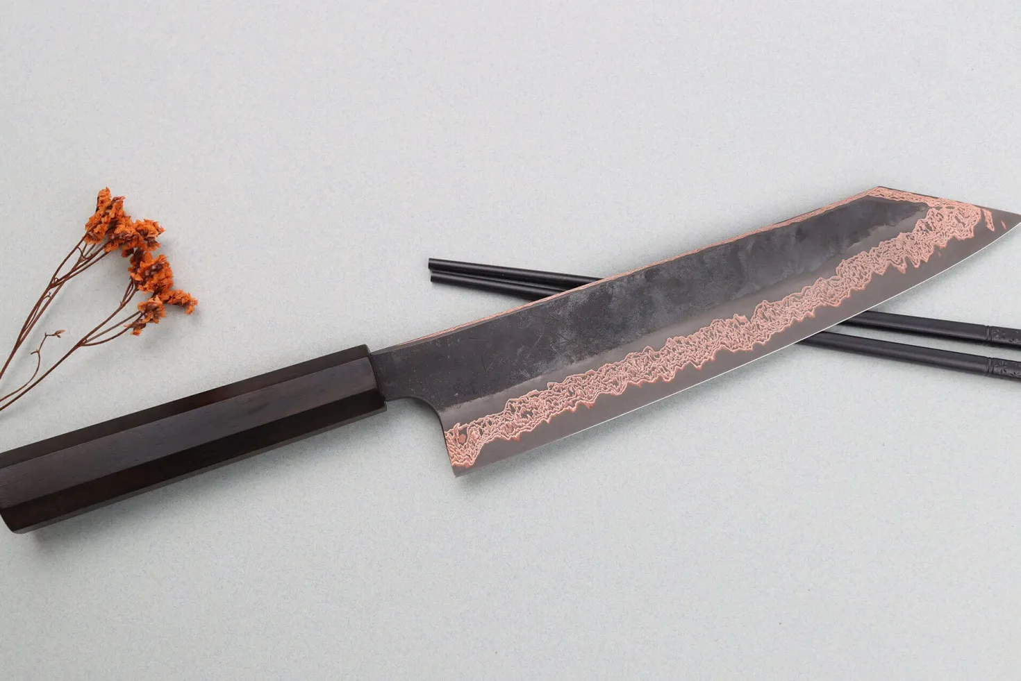 Couteau kiritsuke 24cm japonais artisanal Hatsukokoro Yorokobi Kurouchi Damas