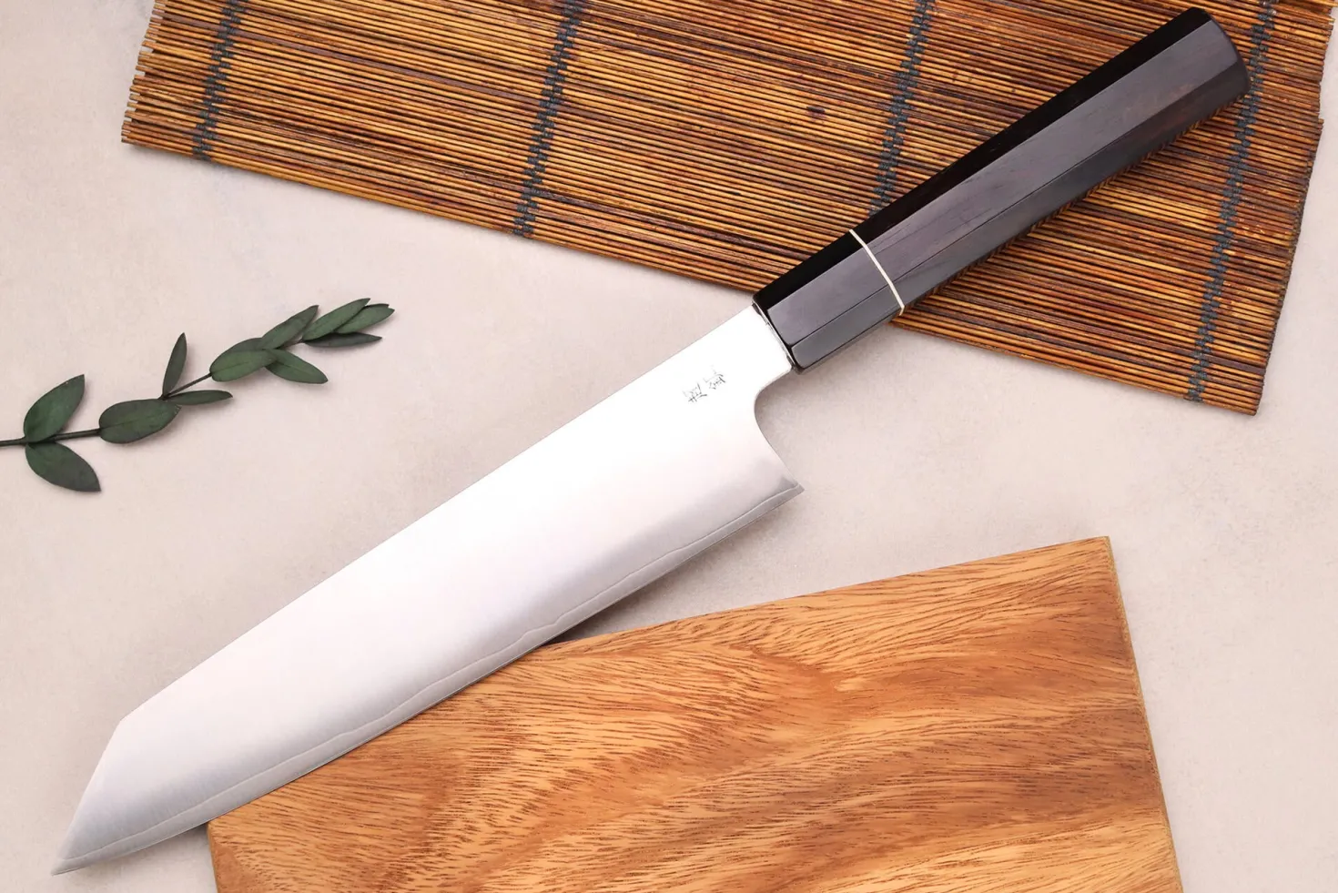 Couteau kiritsuke 24cm japonais artisanal Sukenari ZDP-189 San Maï manche en ébène
