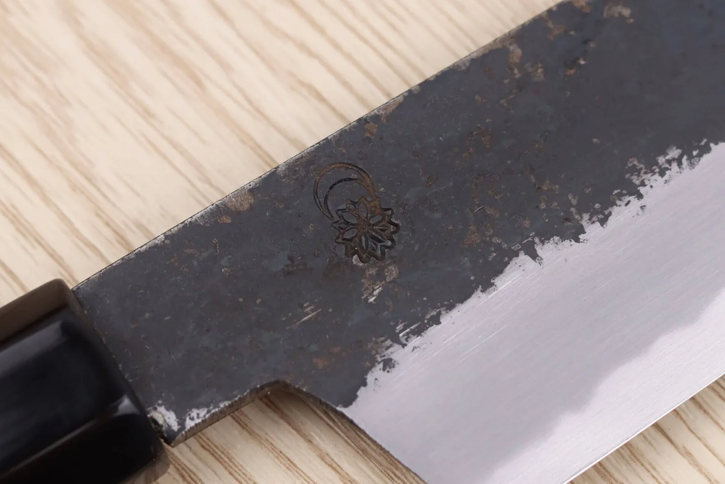 Couteau kiritsuke 21cm japonais artisanal Sakai Kikumori Kikuzuki Kuro