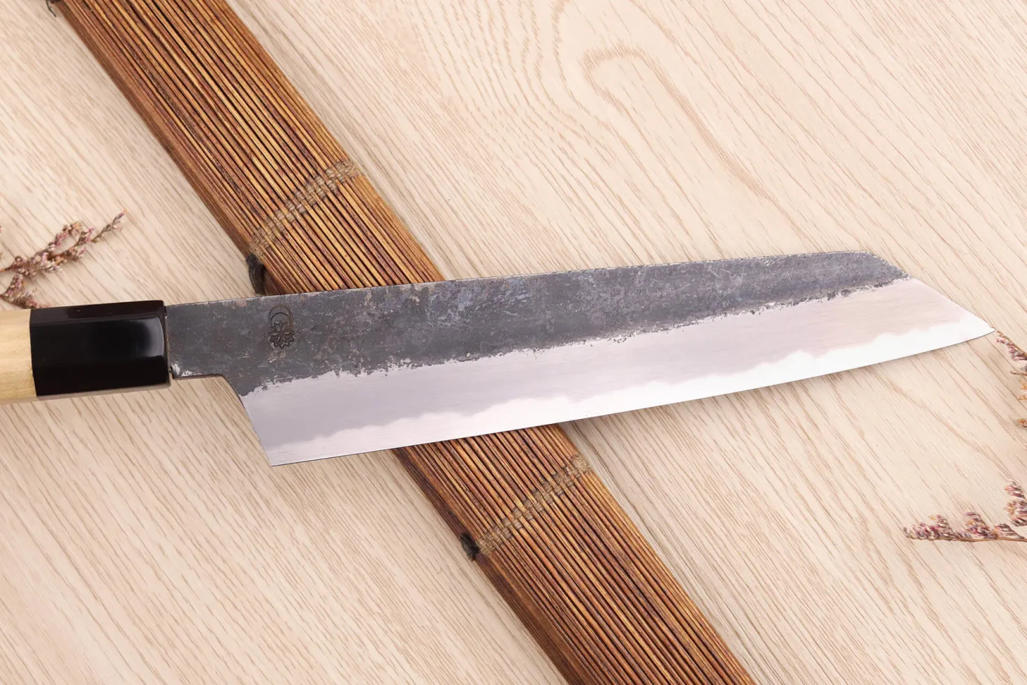 Couteau kiritsuke 21cm japonais artisanal Sakai Kikumori Kikuzuki Kuro