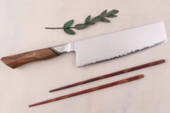Couteau nakiri 18cm Ryda Knives A-30 San Maï et manche en noyer
