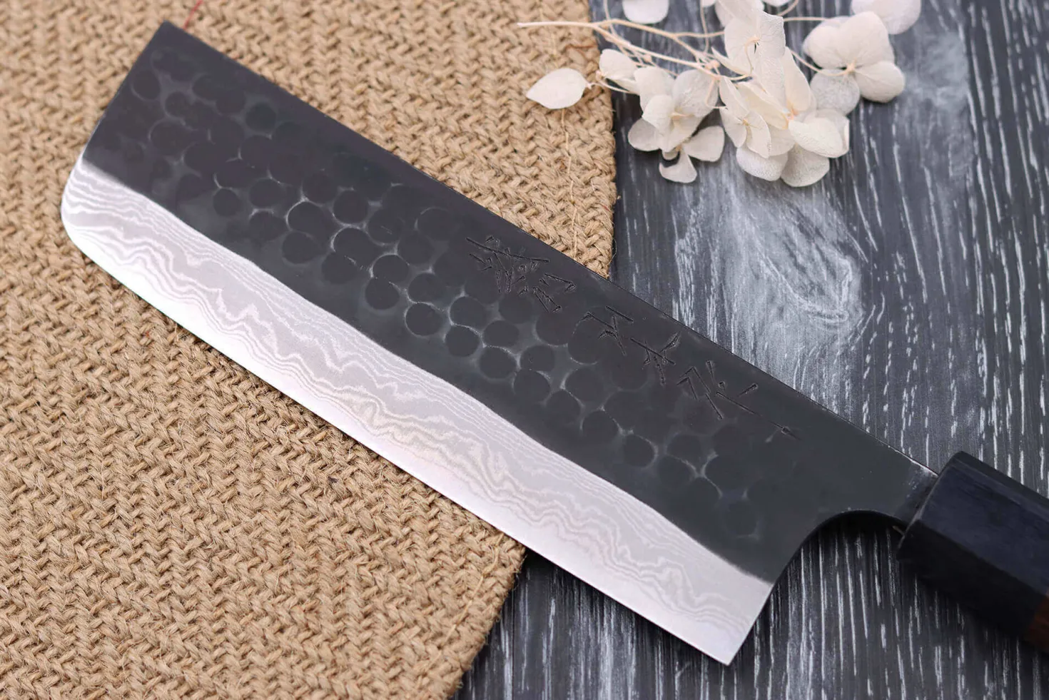 Couteau nakiri japonais artisanal Nao Yamamoto Damas AS brut de forge 16,5cm