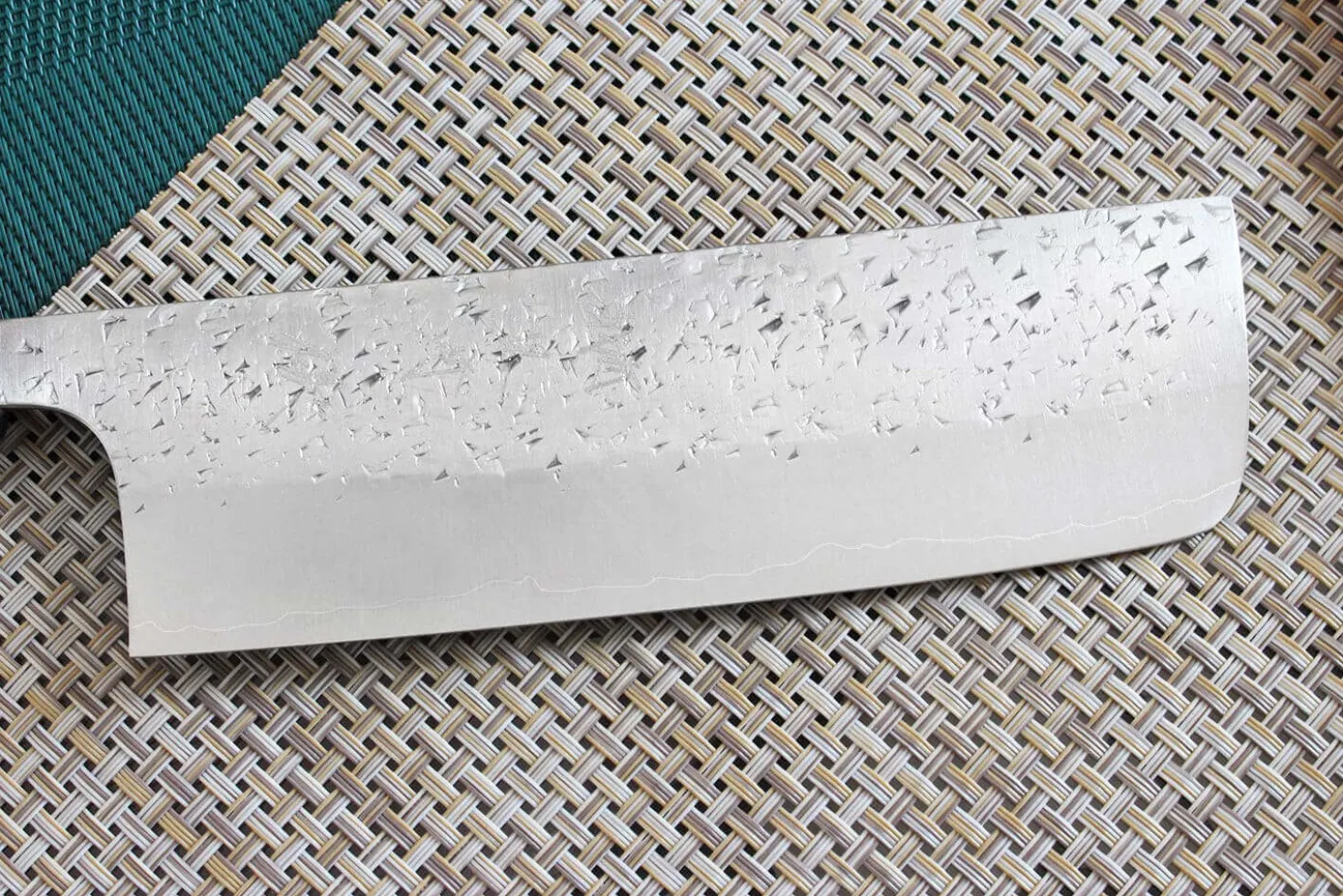 Couteau nakiri japonais artisanal martelé Yu Kurosaki Shizuku 16.5cm acier SG2