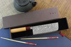 Couteau nakiri japonais artisanal Yoshimi Kato 16,5cm VG10 Nickel Damascus cerisier
