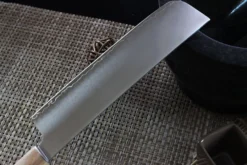 Couteau nakiri japonais Shizu Hamono Yuri 17.5cm manche clair