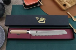 Couteau à pain japonais Kai Shun Classic White damas 33 couches 23cm
