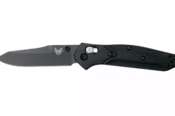 Couteau pliant Benchmade Mini Osborne 945BK-1 lame noire tanto manche G10 noir 9,8cm