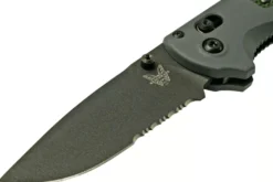 Couteau pliant Benchmade Redoubt 430SBK lame semi-dentelée manche Grivory gris/vert 12cm
