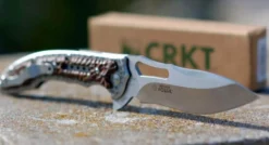 Couteau pliant CRKT FOSSIL 5470 manche martelé 12,6cm