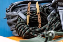 Couteau pliant CRKT M16-10DZ 1610DZ lame tanto semi-dentée manche en nylon / fibres de verre désert 10cm