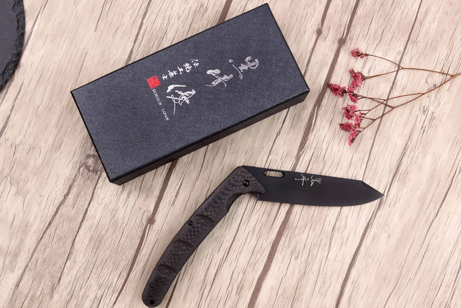 Couteau pliant japonais Yu Kurosaki Kurohyo SG2 manche en fibre de carbone 13,2cm