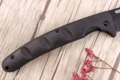 Couteau pliant japonais Yu Kurosaki Kurohyo SG2 manche en fibre de carbone 13,2cm