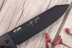 Couteau pliant japonais Yu Kurosaki Kurohyo SG2 manche en fibre de carbone 13,2cm