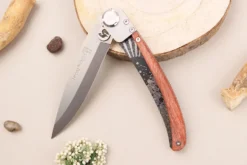 Couteau pliant Le Coq Français Soleil Levant Red Heart artisanal manche bois rouge 11,5cm + étui