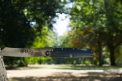 Couteau pliant LUG Higo LUSP3SHBLB manche en acier et G10 noir et bleu 11cm