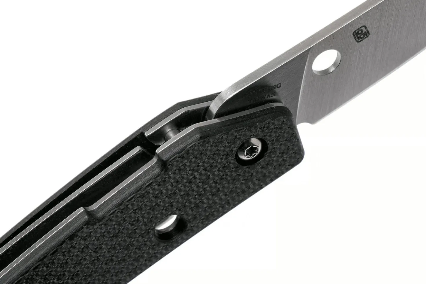Couteau pliant Spyderco Ikuchi C242CFP manche en fibre de carbone/G10 noir 11cm