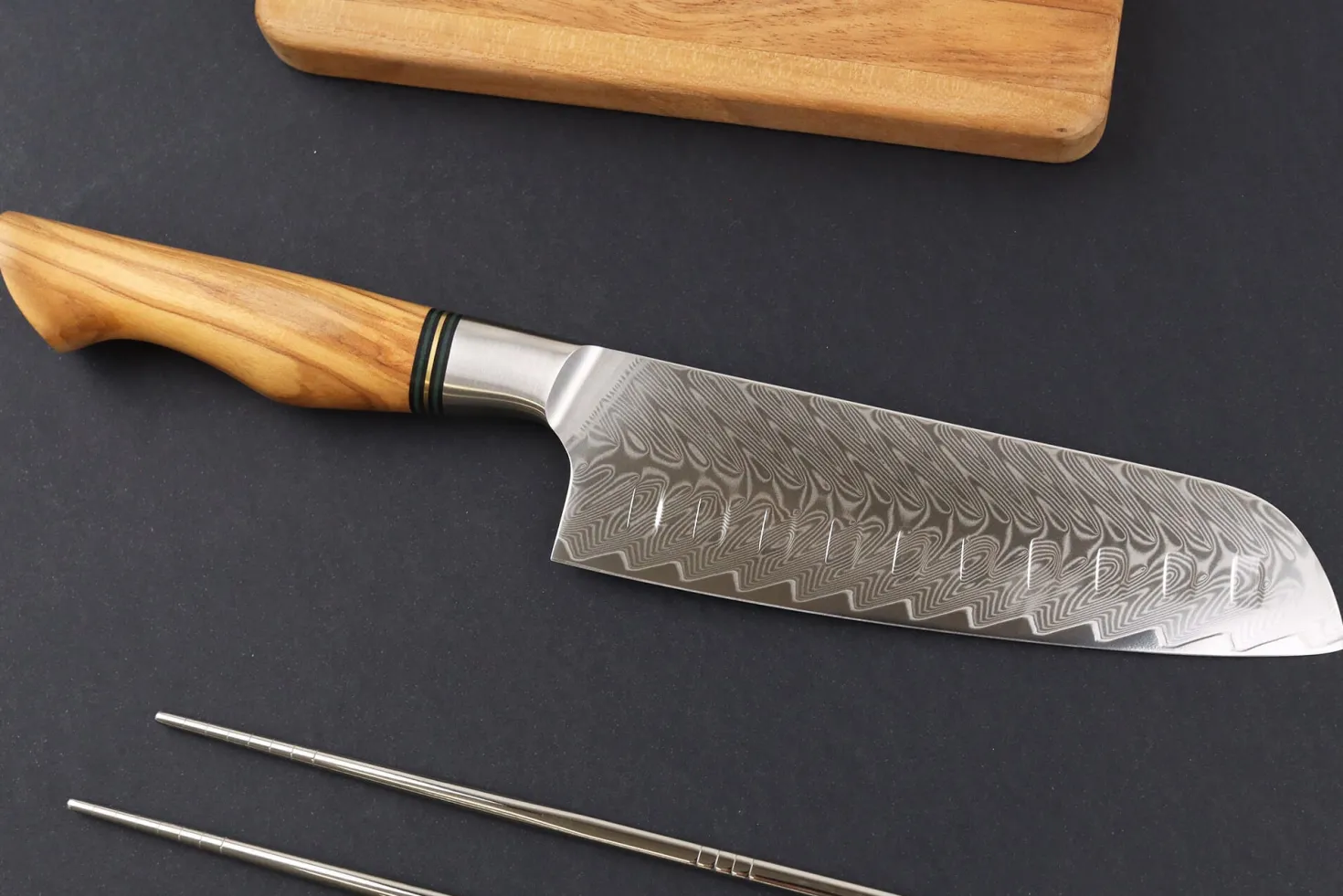 Couteau santoku alvéolé 18cm Ryda Knives ST650 Damas et manche en olivier