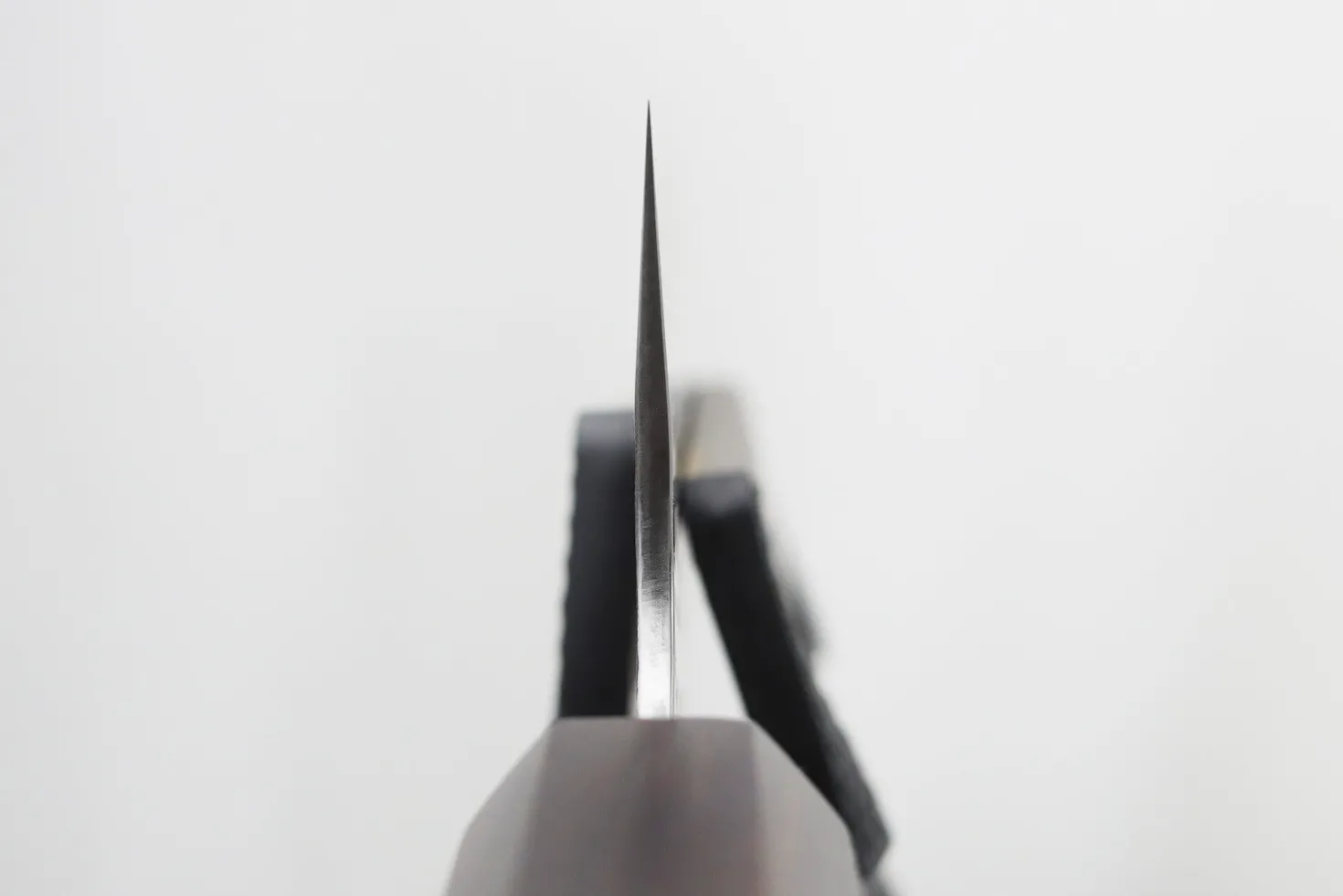 Couteau santoku 16,5cm japonais artisanal Makoto Kurosaki VG7 Damas martelé