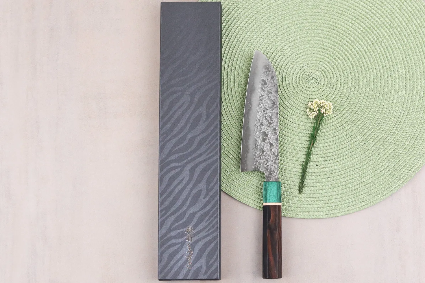 Couteau santoku 16,5cm japonais artisanal Makoto Kurosaki Samidorizuki SGStrix