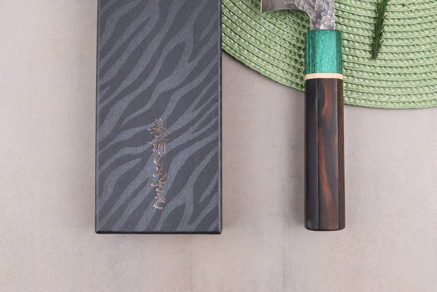 Couteau santoku 16,5cm japonais artisanal Makoto Kurosaki Samidorizuki SGStrix