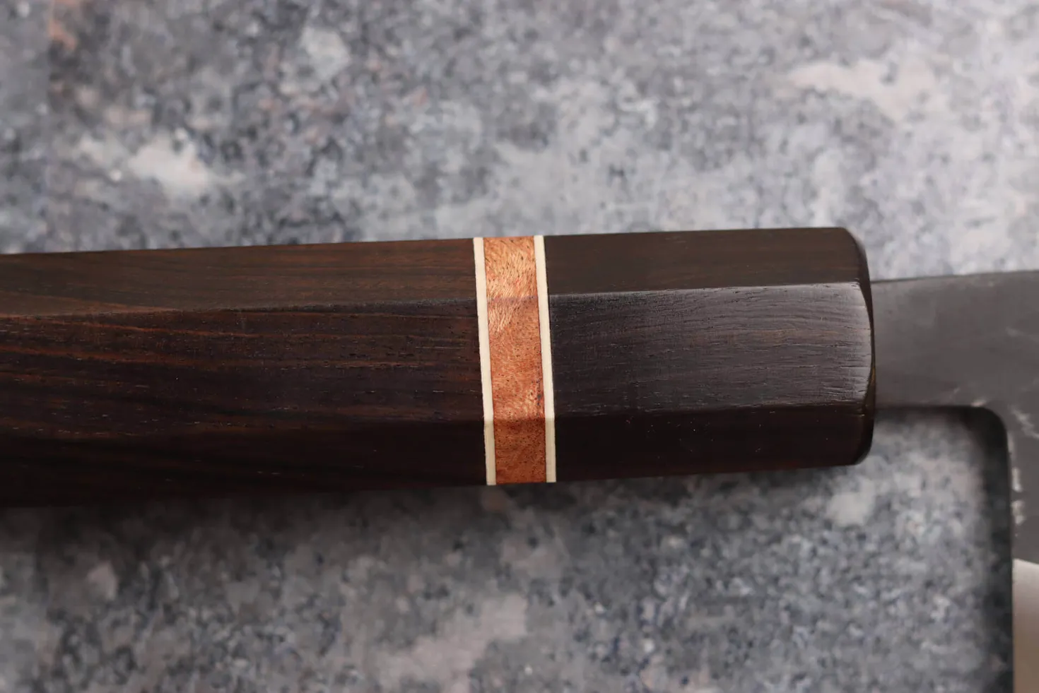 Couteau santoku 16,5cm japonais artisanal Yuzo Black SLD ébène et cognassier