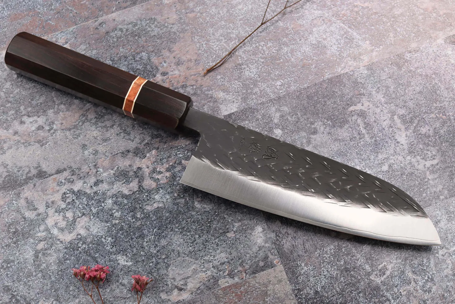 Couteau santoku 16,5cm japonais artisanal Yuzo Black SLD ébène et cognassier