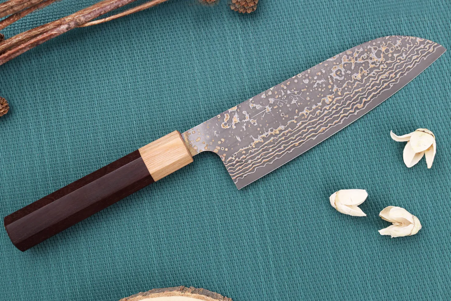 Couteau santoku 16,5cm japonais artisanal Takeshi Saji VG10 Gold