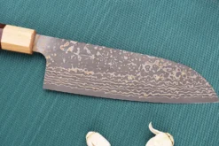 Couteau santoku 16,5cm japonais artisanal Takeshi Saji VG10 Gold