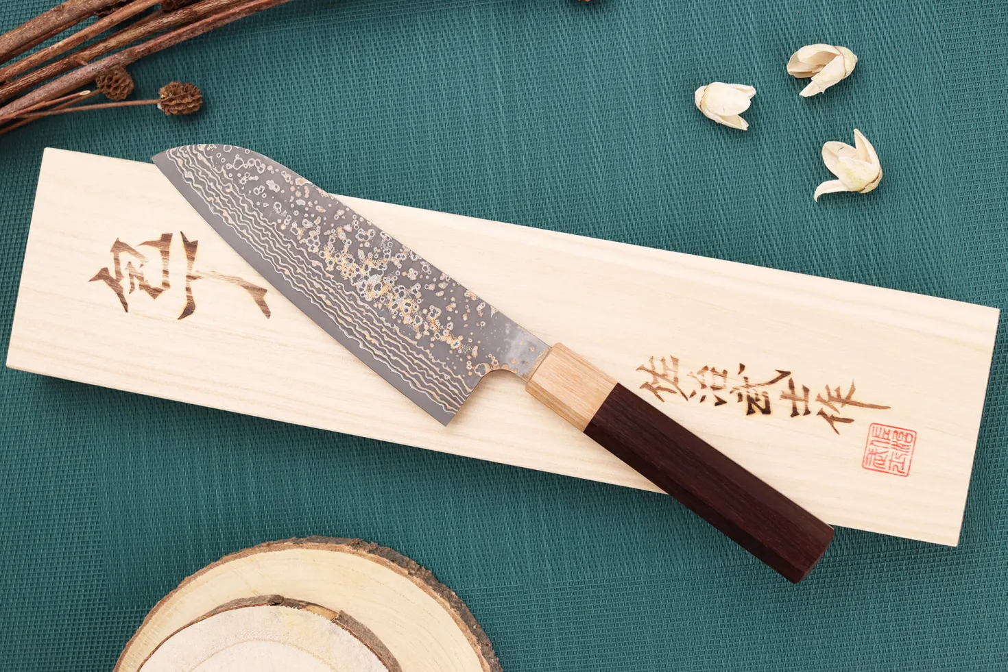 Couteau santoku 16,5cm japonais artisanal Takeshi Saji VG10 Gold