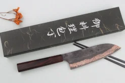 Couteau santoku 18cm japonais artisanal Hatsukokoro Yorokobi Kurouchi Damas