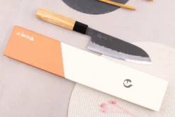 Couteau santoku 16,5cm japonais artisanal Hinoura Mutsumi Ajikataya Black Nashiji