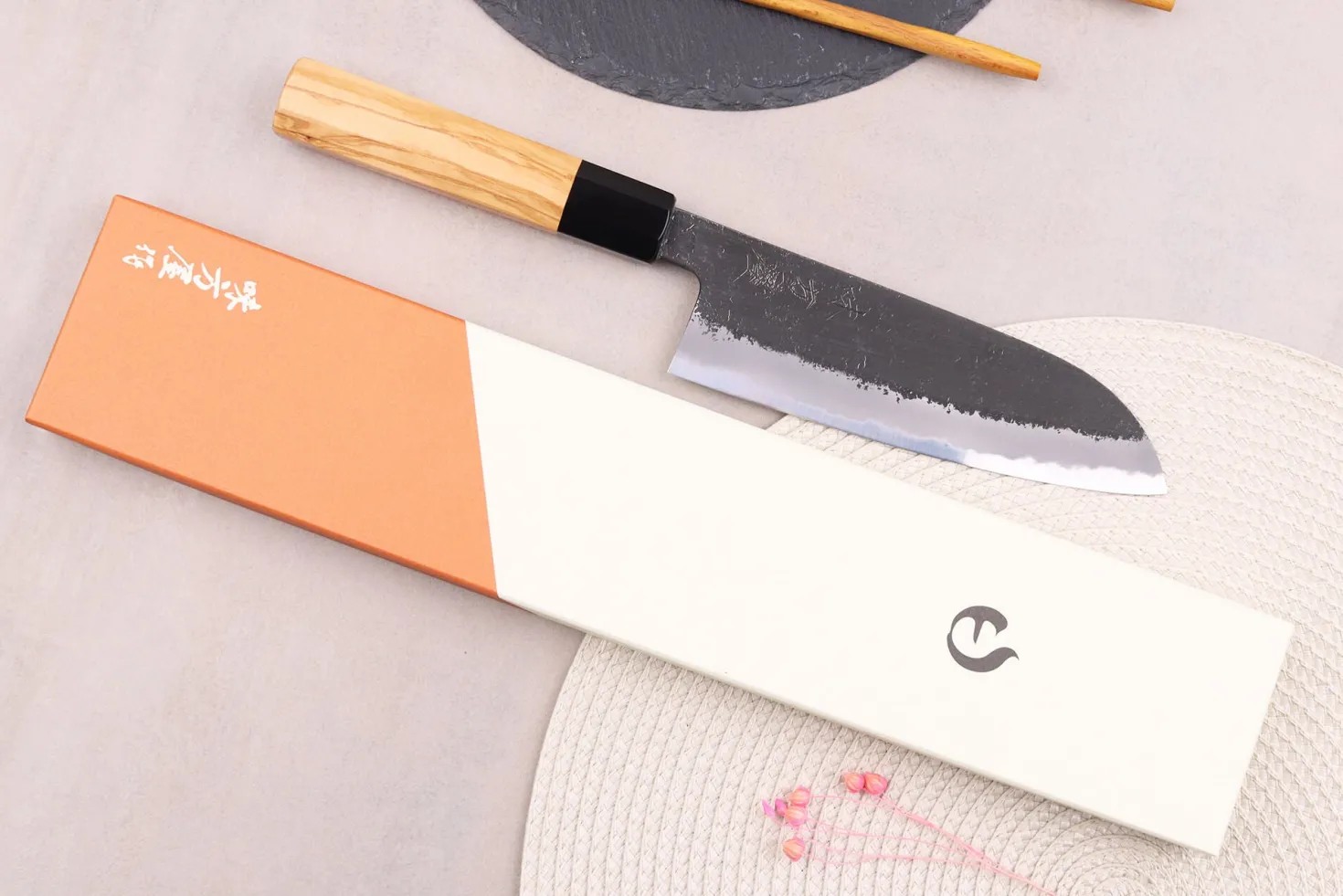 Couteau santoku 16,5cm japonais artisanal Hinoura Mutsumi Ajikataya Black Nashiji